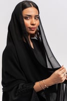 طرحة ليزر مزينة بالفصوص باللون الاسود