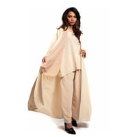 عباية كاجوال مناسبة للسفر باللون البيج