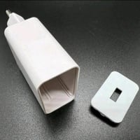 فيش كهرباء وهمي يحتوي على خزانة مخفية لإخفاء الأمو...