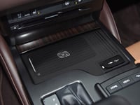 شاحن لاسلكي لكزس ES