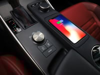 شاحن لاسلكي لكزس IS