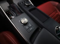 شاحن لاسلكي لكزس IS