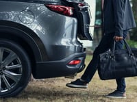 حساس فتح الشنطة بالقدم