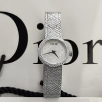 ساعة ديور النسائية باللون الفضي