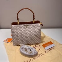 شنطة مايكل كورس ابيض جملي