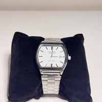 كاسيو Y ابيض