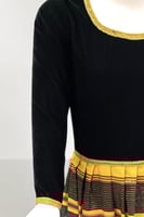 فستان بالوان تراثية