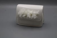 شنطه بناتي بحبل لون ابيض