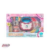 صانعة اساور