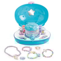 صانعة اساور