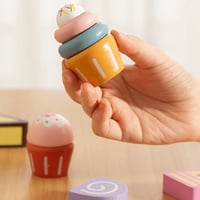 حامل الكعك الخشبي