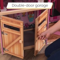 بيت الدمى الخشبي