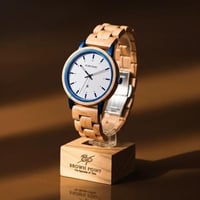 ساعة خشبية نسائية