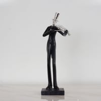 مجسم موسيقي الكمان باللون الاسود