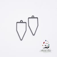 163 - تعليقة شكل مضلع لون اسود