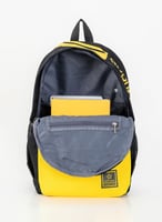 شنطة مدرسية بألوان مختلطة