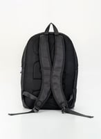 شنطة مدرسية بألوان أزرق وأسود