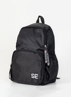 شنطة مدرسية بتصميم كلاسيكي