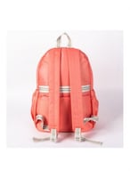 شنطة مدرسية بألوان زاهية متنوعة