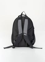 شنطة مدرسية بتصميم رياضي