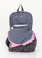 شنطة مدرسية بالوان مميزة