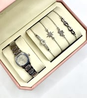 طقم نسائي ماركة Amowuta