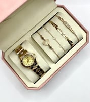 طقم نسائي ماركة Amowuta