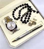 طقم رجالي لون ابيض من كاتيرا