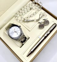 طقم رجالي لون ابيض من كاتيرا