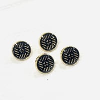 أزرار الثوب رجاليه طق طق طقم 8 حبه - 2149