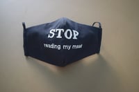 كمامة سوداء بتطريز ) (stop reading my mask)