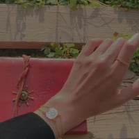 سوار باسمك بلمسة فاخرة وصدف طبيعي