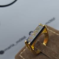 خاتم بتاريخ الميلاد ذو طراز فريد- صدف رمادي