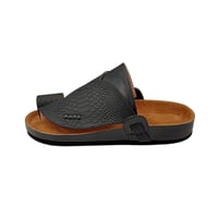 حذاء شرقي اسود محفور