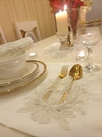 مفرش سكري بتطريز دانتيل لون ذهبي