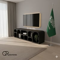 أسود