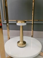 إضاءة طاولة ذهبي