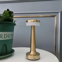 إضاءة طاولة ذهبي