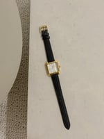 ساعة نسائية جلد