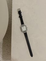 ساعة نسائية جلد