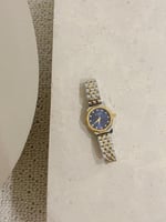 ساعة نسائية بتصميم سداسي