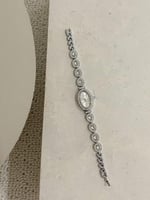 ساعة نسائية بفصوص