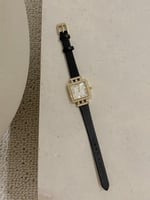 ساعة نسائية جلد