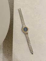 ساعة نسائية بتصميم سداسي