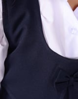 طقم مريول مع قميص روضة كحلي بجيوب امامية وربطة خلف...