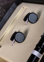 بكج هدايا شبابي باللون الاسود والذهبي الفخم