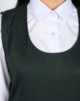 طقم زي مدرسي زيتي للبنات برقبة دائرية وجيوب جانبية...