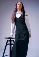 طقم مريول مدرسي زيتي مخطط للبنات برقبة دائرية وجيو...