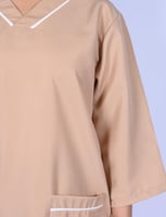 زي عامله بتصميم مريح