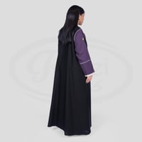 عباية لف رسمية اسود بتدخيلات بنفسجي مخطط